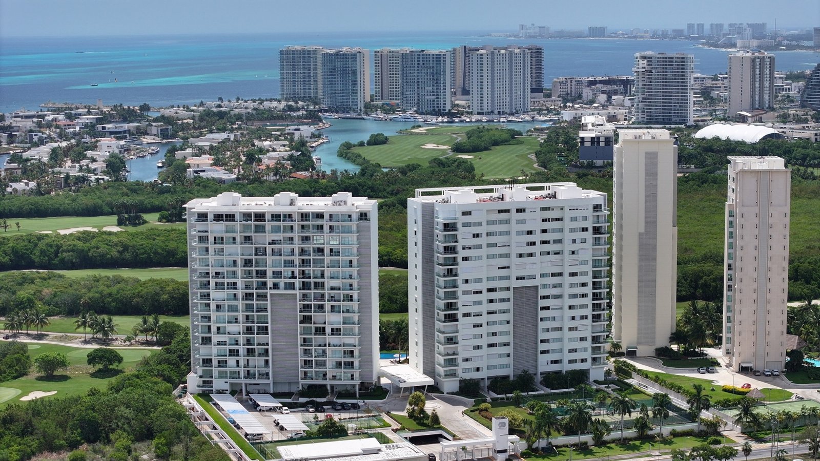 SKY Pruerto Cancun Tronos 2 Puerto Cancún: guía para vivir e invertir en la zona más buscada de la ciudad