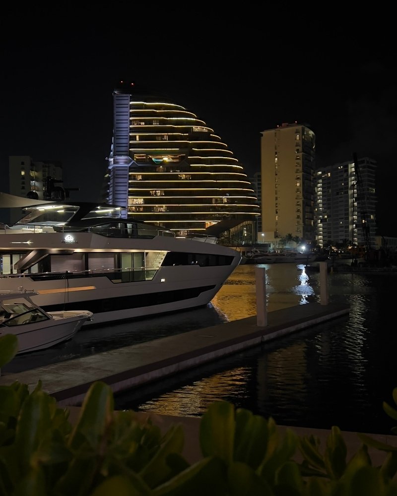 Shark Tower tronos luxury 3