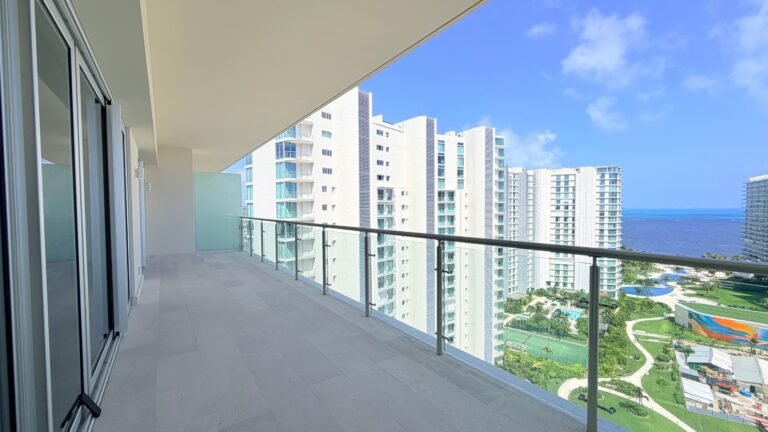 SLS Bahía Beach Residencia con vista a las amenidades y al mar
