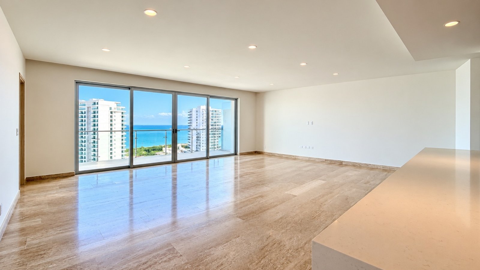 SLS Bahía Beach · Residencia con vista a las amenidades y al mar